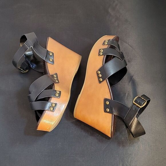 CITYCLASSIFIED ANKLE STRAP ADJUSTABLE BUCK CRISSCROSS OPEN TOE WEDGE SANDAL - Picture 6 of 16